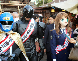Illustration for article titled RoboCop Is Throwing Beans at People in Tokyo